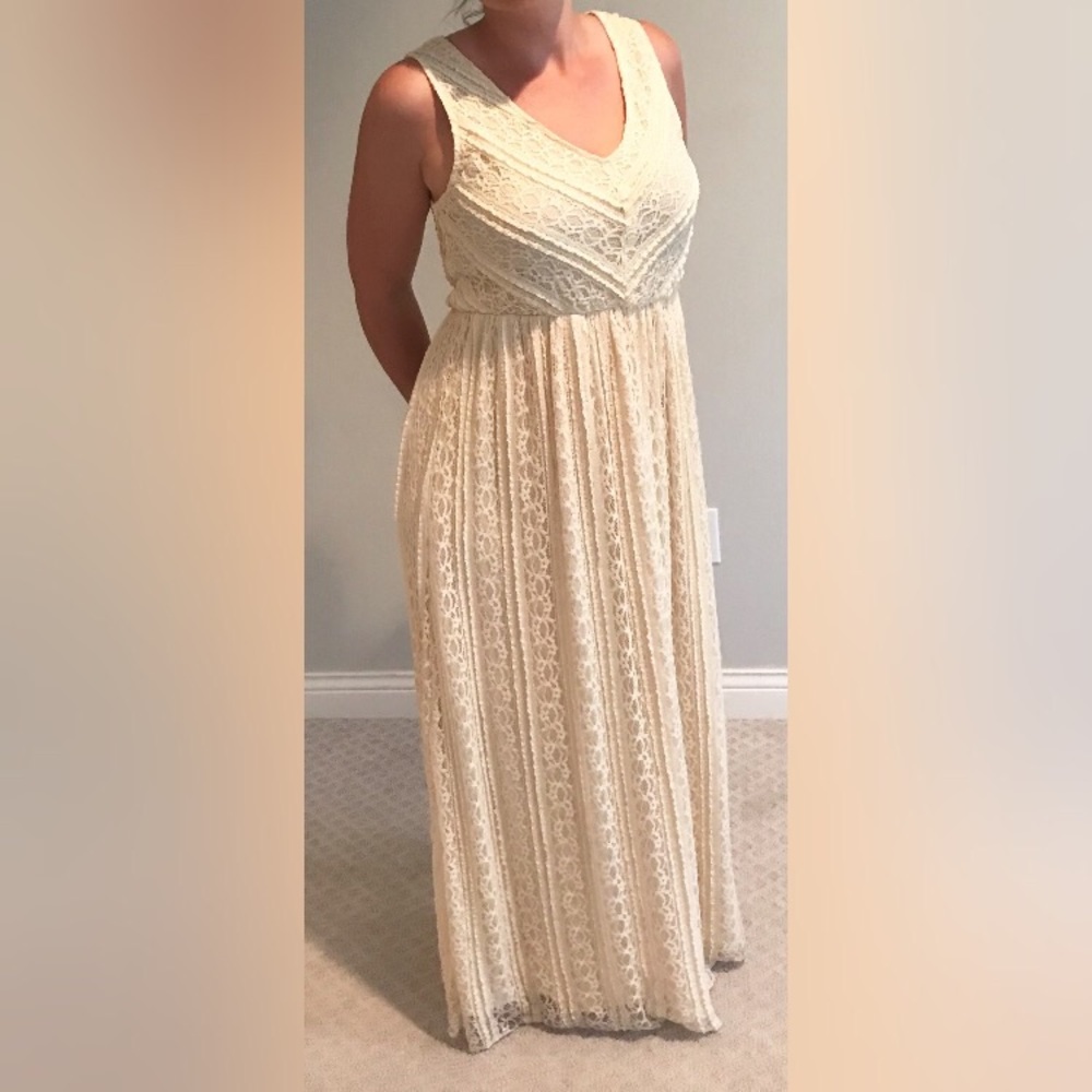 Solitaire Lace Cream Maxi Dress
